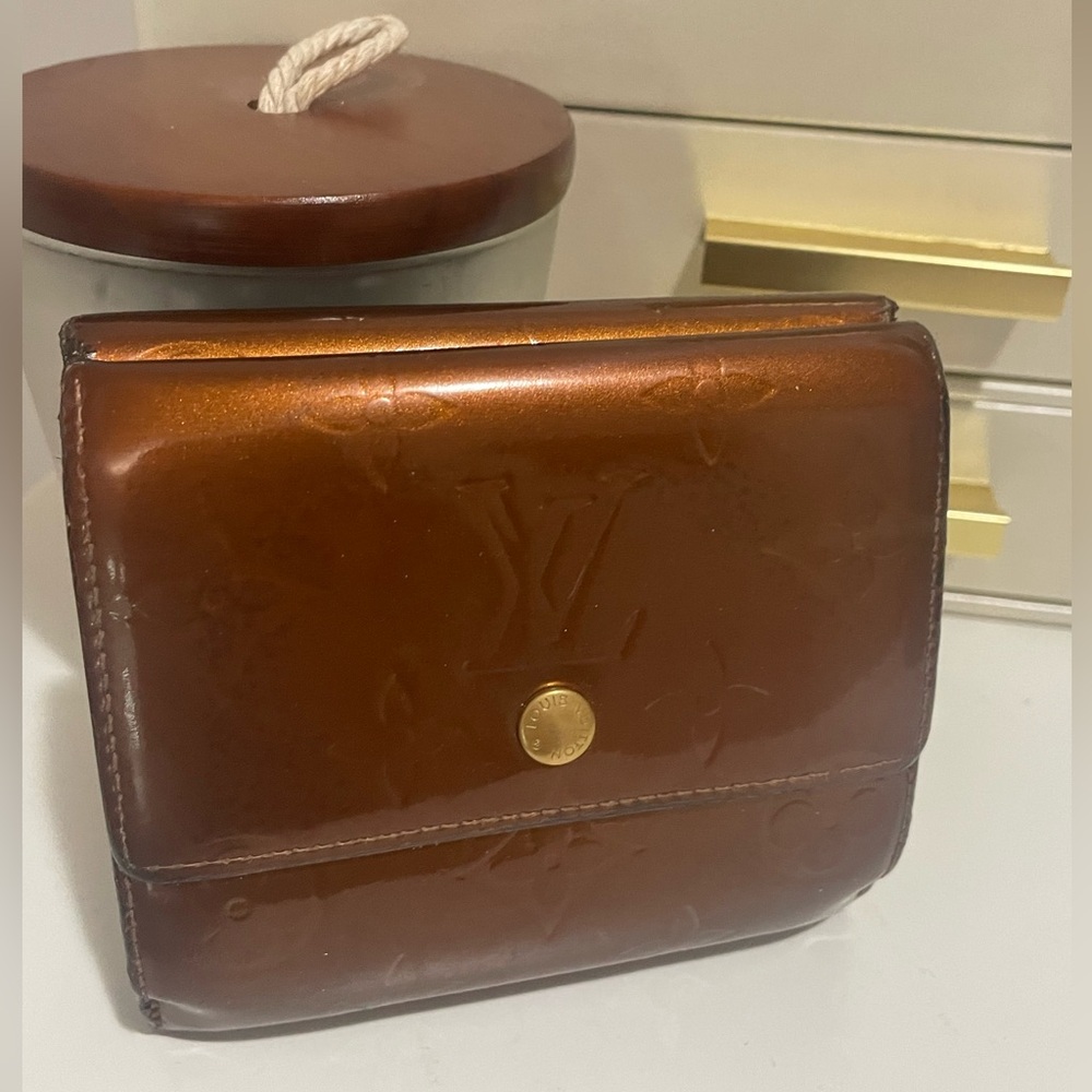 Louis Vuitton monogram Vernis Elise wallet in Carmel Gold
